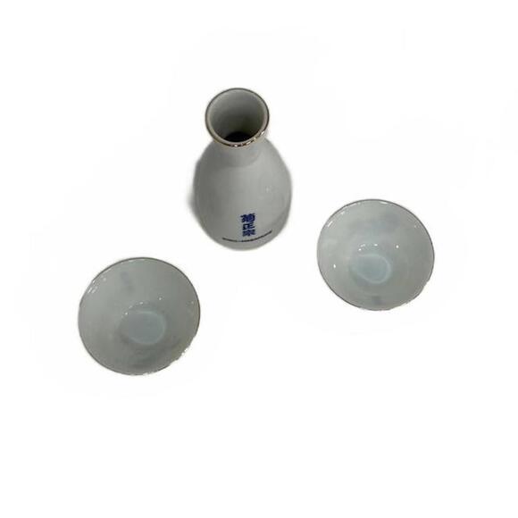 Vintage Japanese Kiku-Masamune Sake Set with Blue Floral Design - Picture 3 of 5